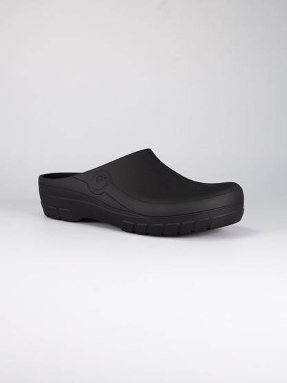 Rocker Gardy Foam Black Open, zwarte tuinklomp met open hiel, schuin aanzicht